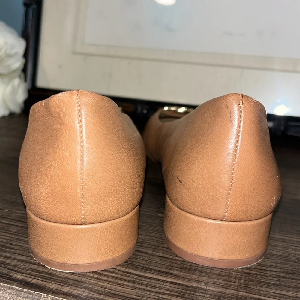 Tory Burch Chelsea Caramel Tan Leather Pump Block Heel Gold Logo Sz 7 EUC